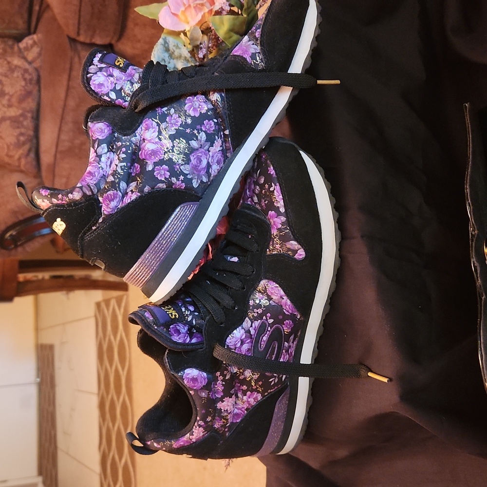 Skechers shoe